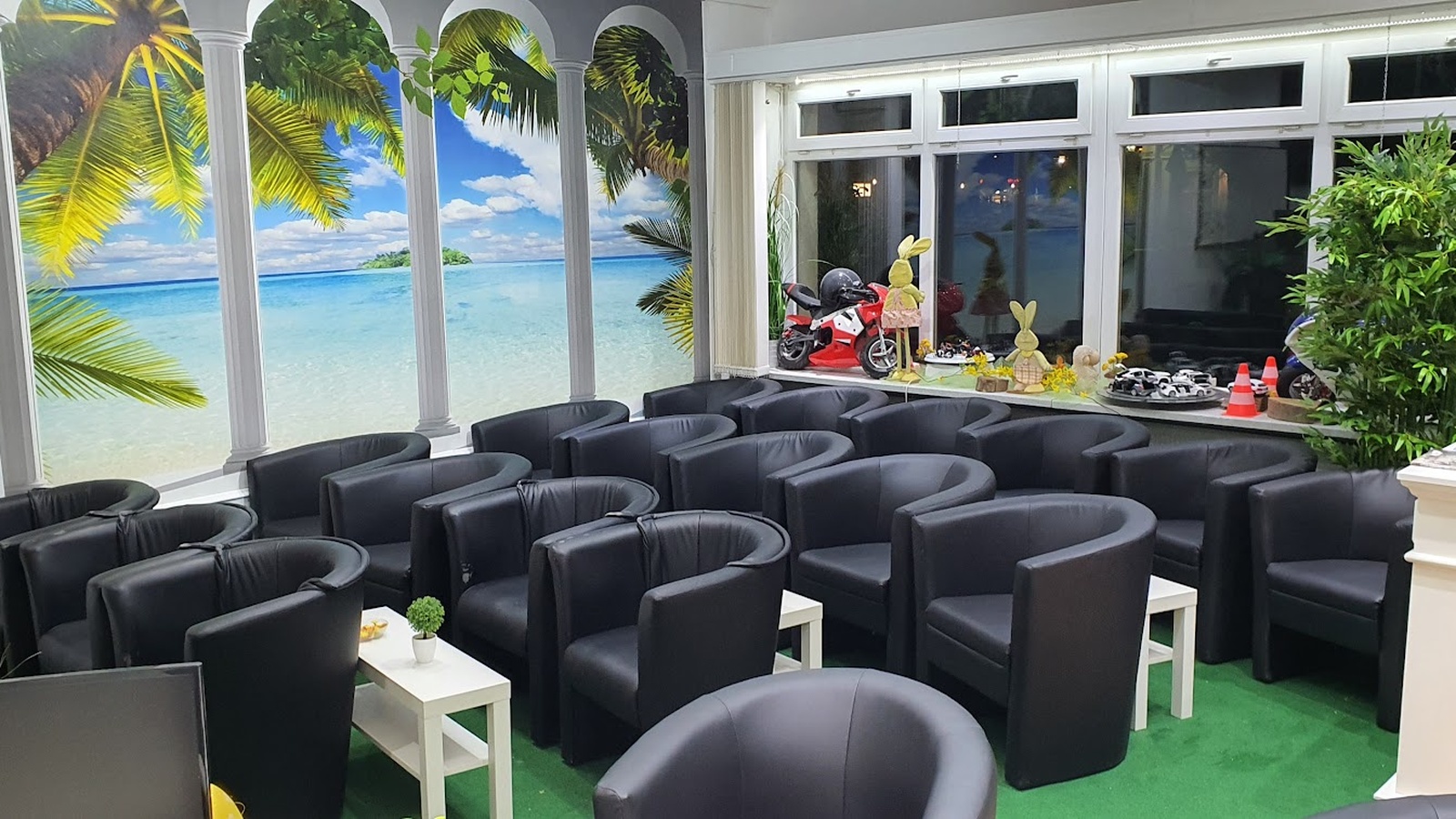 Schulungsraum & Strand-Lounge